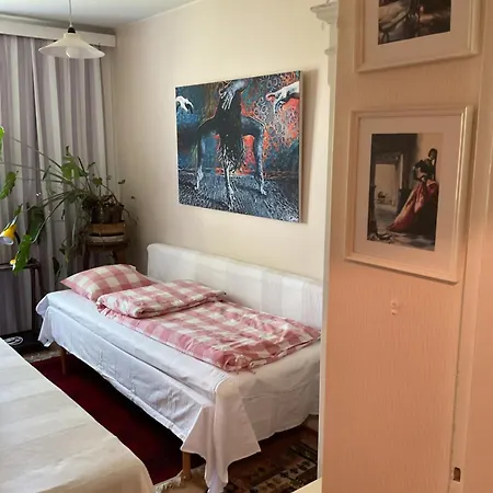 Homestay Kodikas Makuuhuone Yhteiskaeytoessae Olevasta Huoneistosta Kaleva Tampere